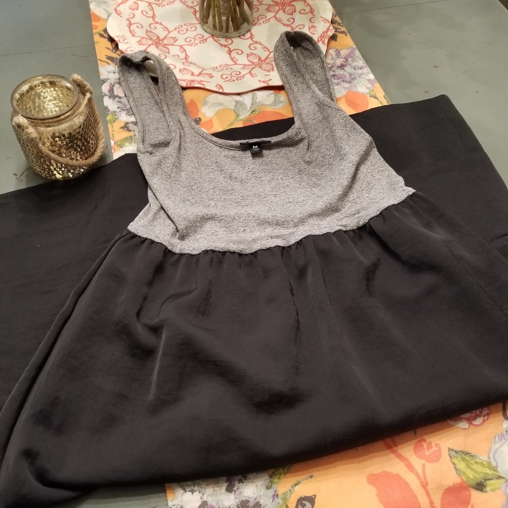 Adorable grey and black dress!